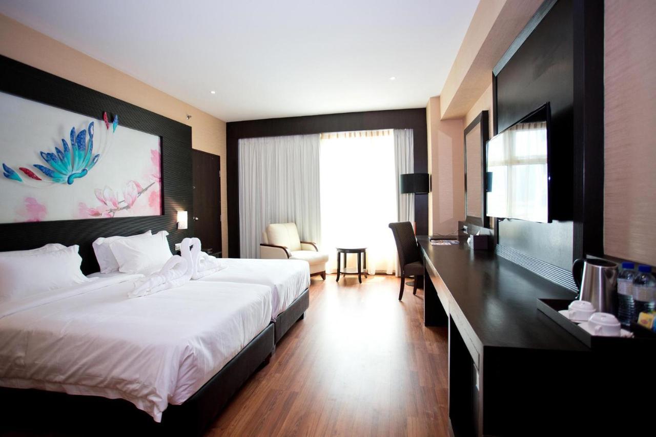 Vouk Hotel Suites, Penang George Town Extérieur photo