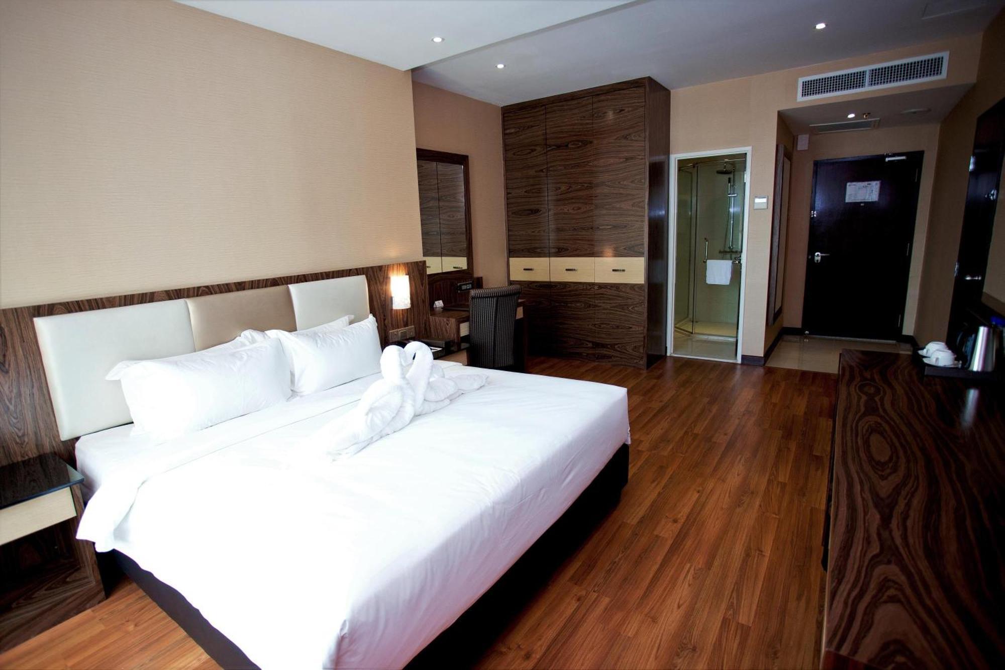 Vouk Hotel Suites, Penang George Town Chambre photo