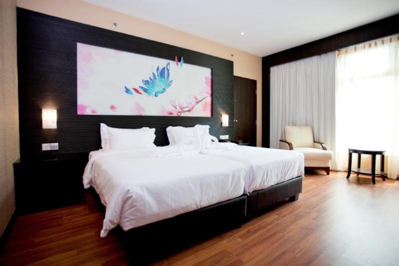 Vouk Hotel Suites, Penang George Town Extérieur photo