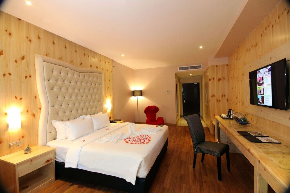Vouk Hotel Suites, Penang George Town Extérieur photo